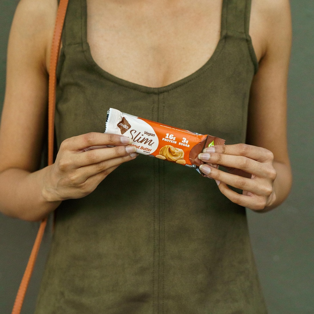 nugo-slim-dark-chocolate-crunchy-peanut--3.jpg