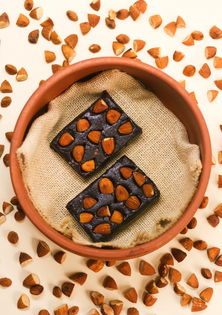 VegOChef Vegan Cocoa, Almond, Zero added sugar, Zero Dairy, Zero Gluten, Zero Preservative, 4 Ingredients bar